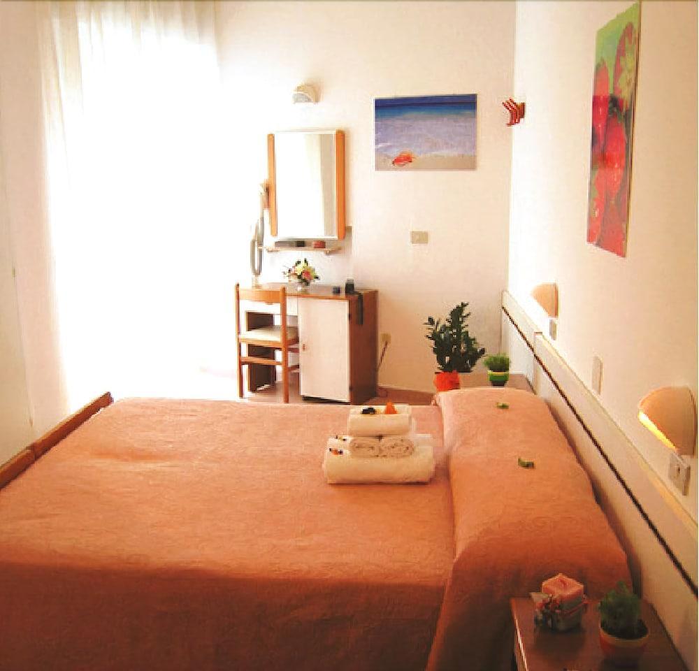 Hotel Galles Rimini Esterno foto