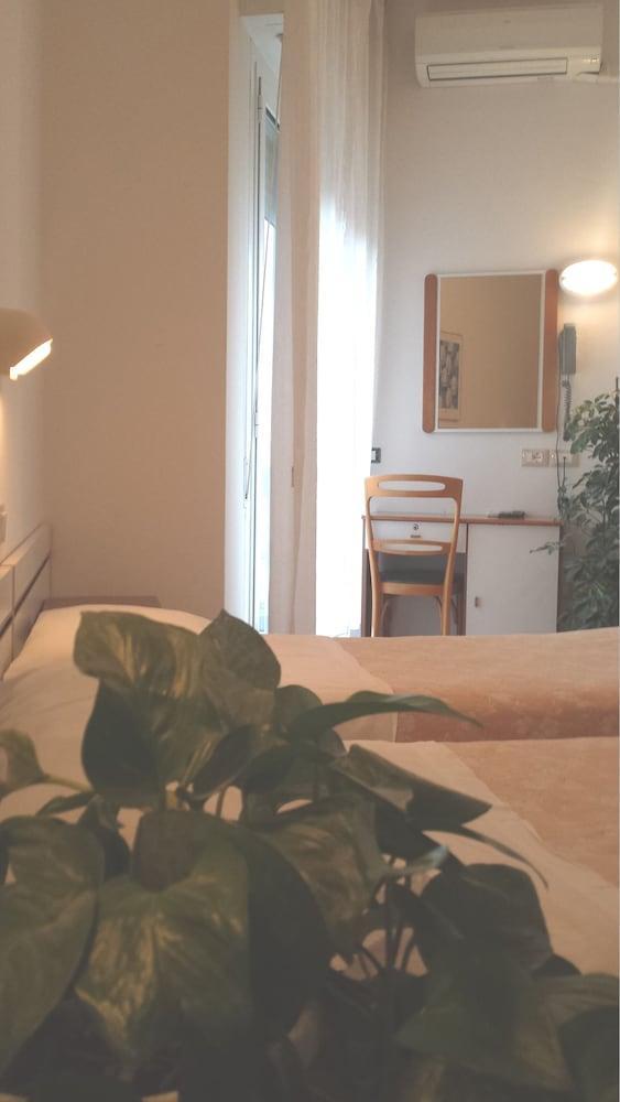 Hotel Galles Rimini Esterno foto