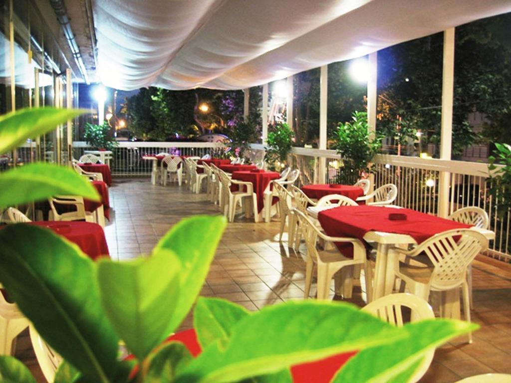 Hotel Galles Rimini Esterno foto