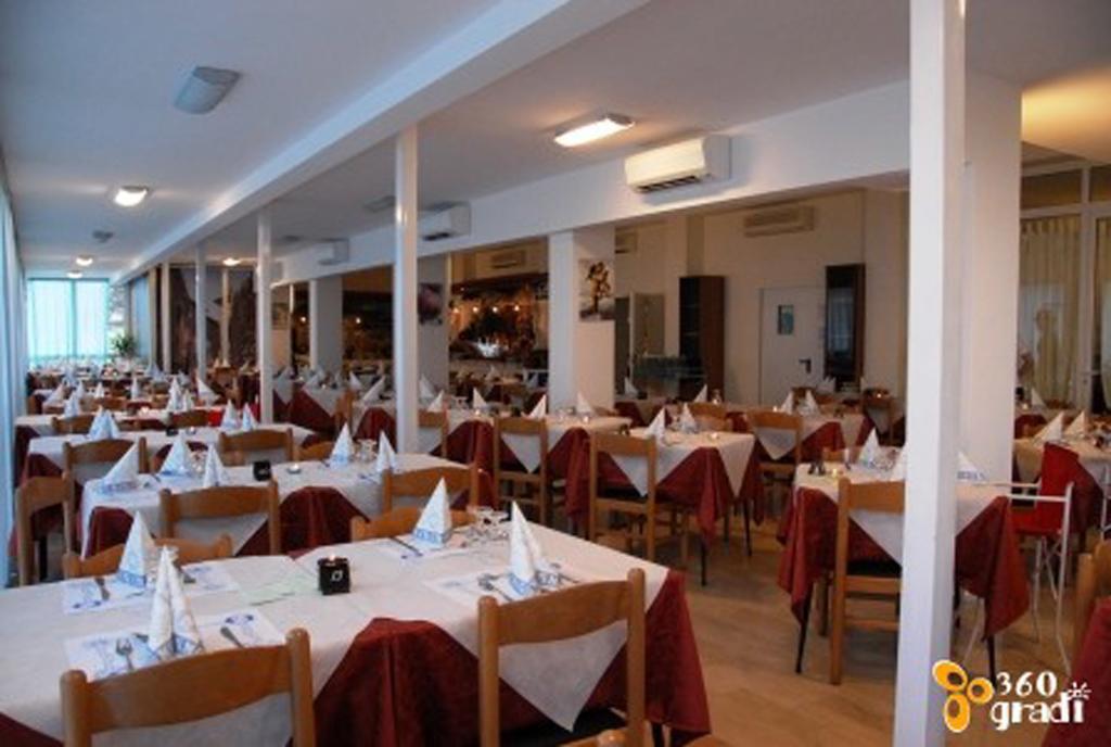 Hotel Galles Rimini Esterno foto