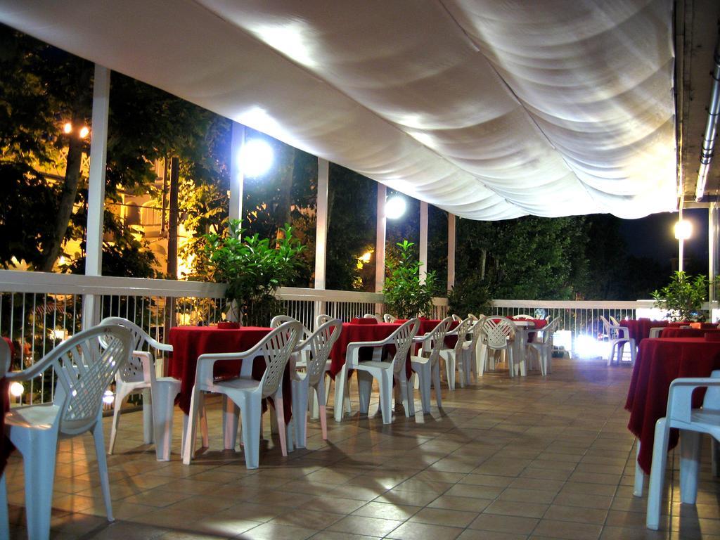 Hotel Galles Rimini Esterno foto