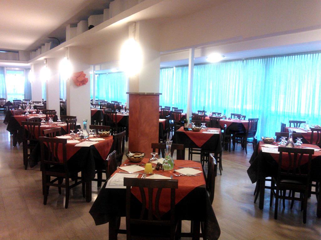 Hotel Galles Rimini Esterno foto