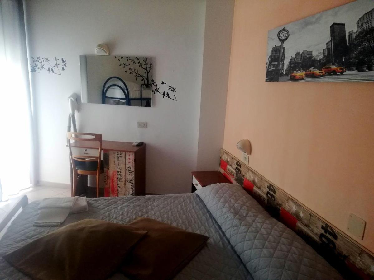 Hotel Galles Rimini Esterno foto