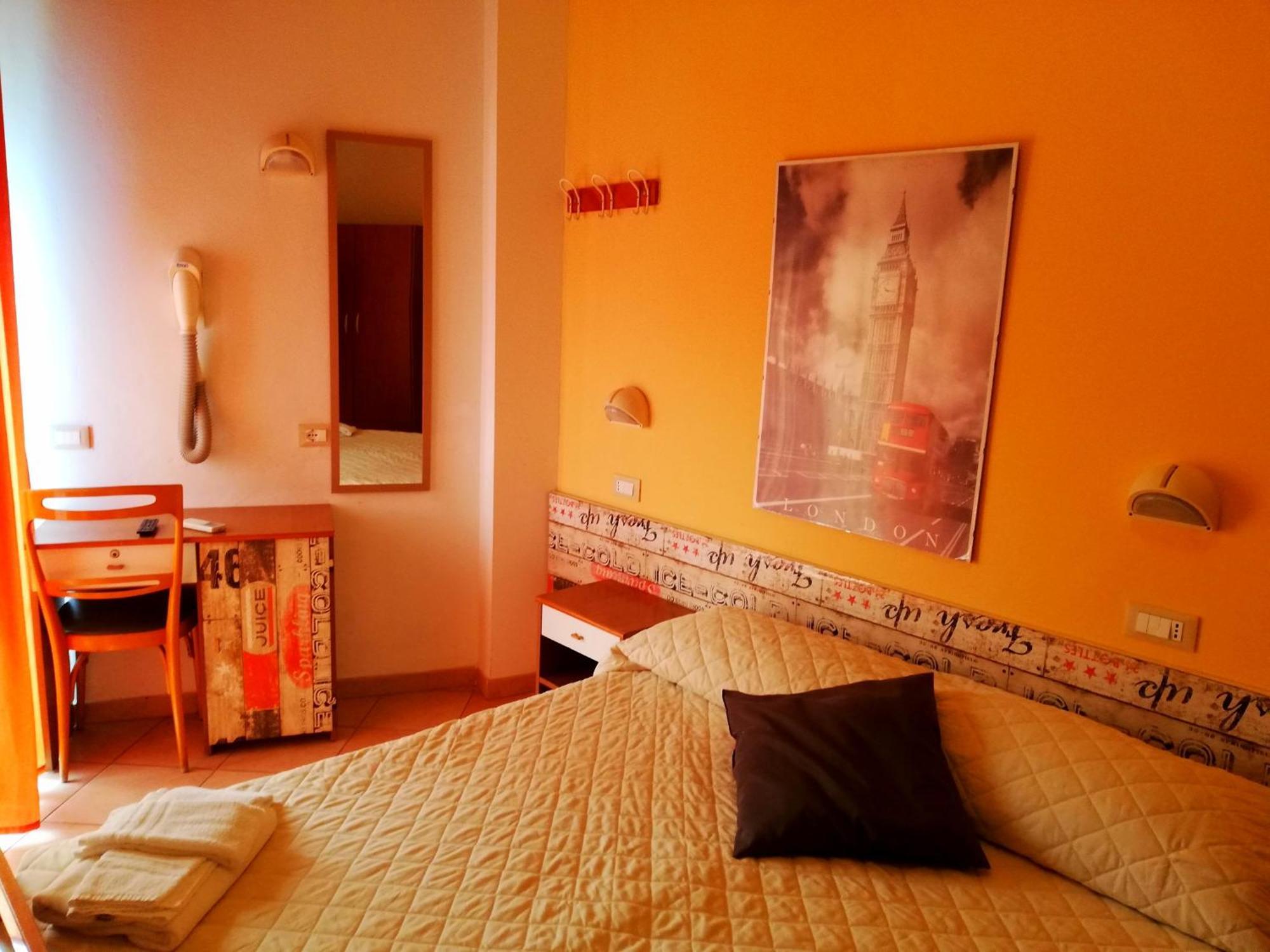 Hotel Galles Rimini Esterno foto