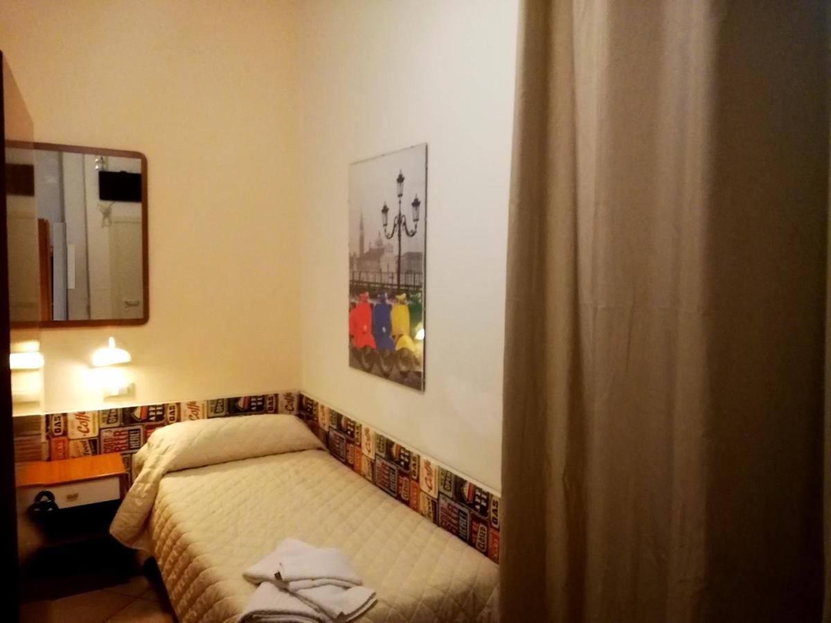 Hotel Galles Rimini Esterno foto
