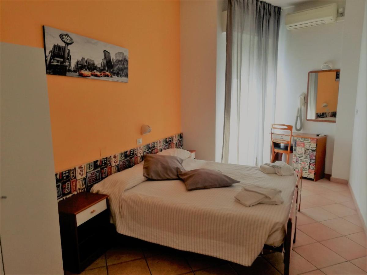 Hotel Galles Rimini Esterno foto