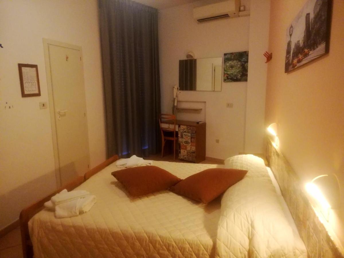 Hotel Galles Rimini Esterno foto