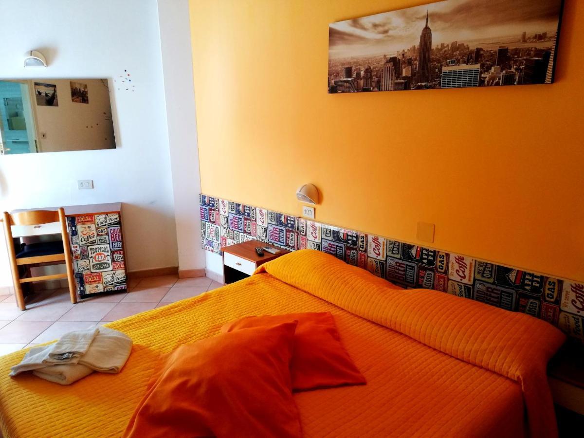 Hotel Galles Rimini Esterno foto